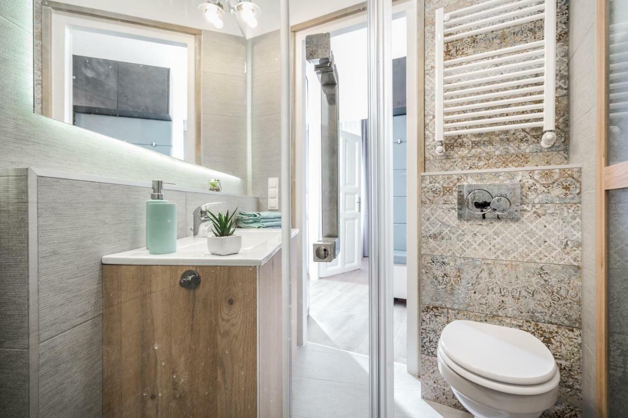 Bpr Thrill Design Home With A/C بودابست المظهر الخارجي الصورة